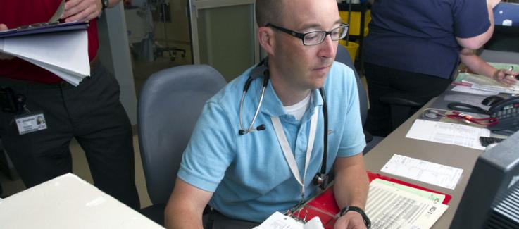 Pic of Dr looking at computer