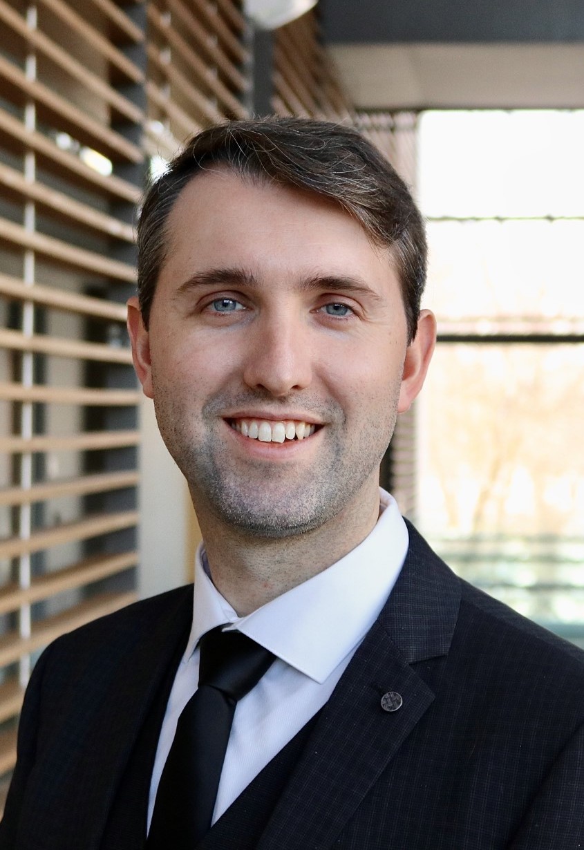 Dr. Alex  Moszczynski